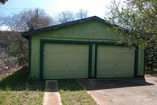 202 Miller St, Smithville, TX 78957 - Photo 13