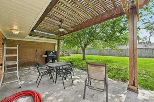 3036 Crest Dr, Dickinson, TX 77539 - Photo 27