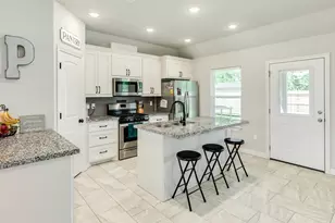 326 Yorktown Ave, Clute, TX 77531 - Photo 11