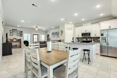 326 Yorktown Avenue, Clute, TX 77531 - Photo 9