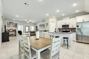 326 Yorktown Ave, Clute, TX 77531 - Photo 9