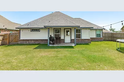 326 Yorktown Avenue, Clute, TX 77531 - Photo 21