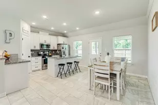 326 Yorktown Ave, Clute, TX 77531 - Photo 7