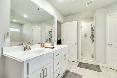 326 Yorktown Avenue, Clute, TX 77531 - Photo 15