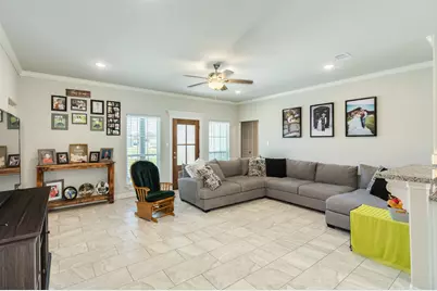 326 Yorktown Avenue, Clute, TX 77531 - Photo 5