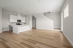 8118 Esther Acres, Houston, TX 77088 - Photo 9