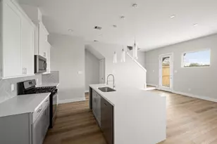 8118 Esther Acres, Houston, TX 77088 - Photo 11