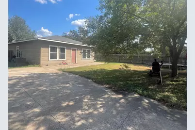 406 San Jacinto Street, Smithville, TX 78957 - Photo 15