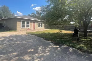 406 San Jacinto St, Smithville, TX 78957 - Photo 15