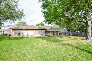 7719 Lacy Hill Dr, Houston, TX 77036 - Photo 17