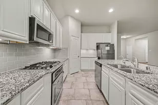 24554 Grayson Falls Ln, Spring, TX 77389 - Photo 9