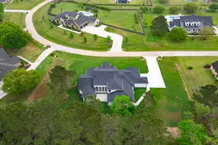 22420 Meadowhurst Circle W, Tomball, TX 77377 - Photo 9