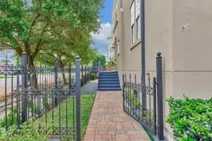 1340 W 25th St, Houston, TX 77008 - Photo 3