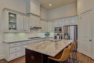 1340 W 25th St, Houston, TX 77008 - Photo 11