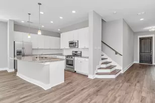 2705 Brown Lk St, Houston, TX 77008 - Photo 3