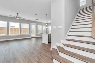 2705 Brown Lk St, Houston, TX 77008 - Photo 13