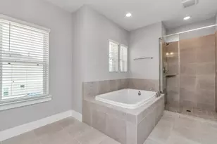 2705 Brown Lk St, Houston, TX 77008 - Photo 21