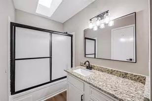 13852 Hollowgreen Dr, Houston, TX 77082 - Photo 11