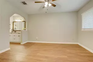 686 W Country Grove Cir, Pearland, TX 77584 - Photo 9