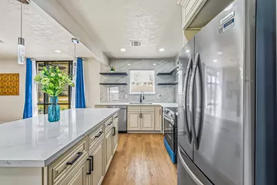 10042 Lazy Oaks Street, Houston, TX 77080 - Photo 15