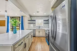 10042 Lazy Oaks St, Houston, TX 77080 - Photo 15