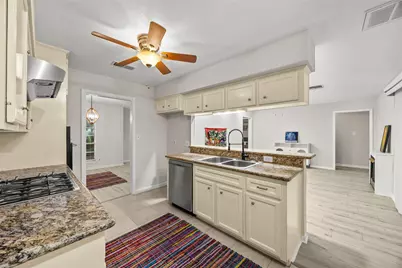 1607 Buescher Drive, Houston, TX 77043 - Photo 9