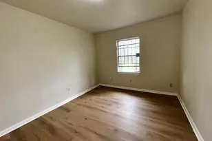 6023 Belarbor St, Houston, TX 77033 - Photo 15