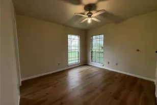 6023 Belarbor St, Houston, TX 77033 - Photo 11