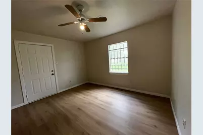 6023 Belarbor Street, Houston, TX 77033 - Photo 9