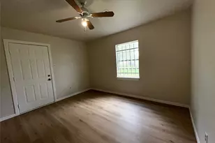 6023 Belarbor St, Houston, TX 77033 - Photo 9