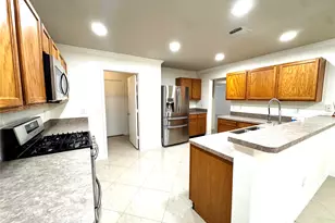 8831 Stratfield Ln, Houston, TX 77075 - Photo 7