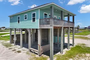 996 Alicia Dr, Gilchrist, TX 77617 - Photo 9