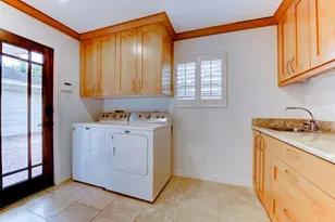 10007 Cedar Creek Dr, Houston, TX 77042 - Photo 23