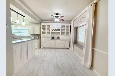 205 Peppermint Drive, Lake Jackson, TX 77566 - Photo 7