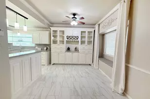 205 Peppermint Dr, Lake Jackson, TX 77566 - Photo 7