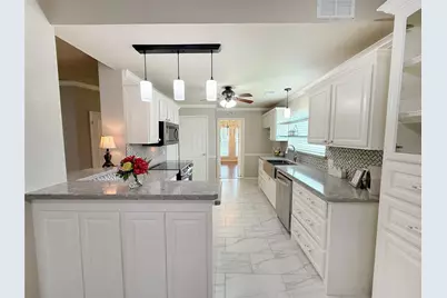 205 Peppermint Drive, Lake Jackson, TX 77566 - Photo 3