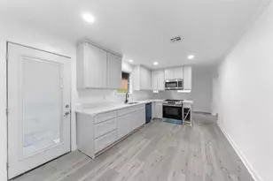 1911 Ave O, Huntsville, TX 77340 - Photo 7