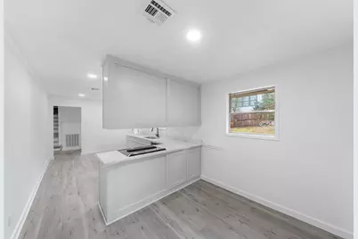 1911 Avenue O, Huntsville, TX 77340 - Photo 11