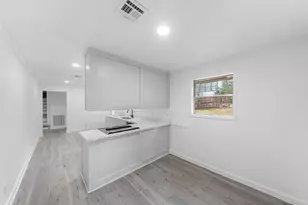 1911 Ave O, Huntsville, TX 77340 - Photo 11