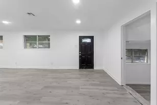 1911 Ave O, Huntsville, TX 77340 - Photo 5