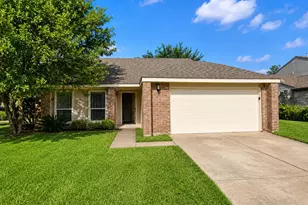 325 Old Course Dr, Friendswood, TX 77546 - Photo 1