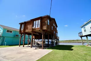 215 Redfish Dr, Freeport, TX 77541 - Photo 3