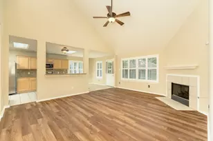 413 Sun River Ln, League City, TX 77539 - Photo 5