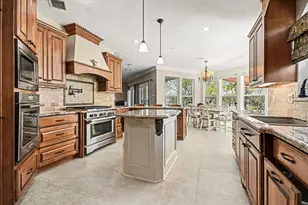 101 Lakeview Cir, Friendswood, TX 77546 - Photo 15