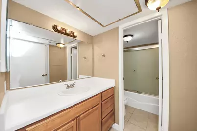 2011 Spenwick Drive #220, Houston, TX 77055 - Photo 19