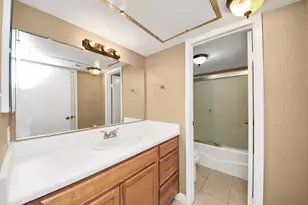 2011 Spenwick Dr, Houston, TX 77055 - Photo 19