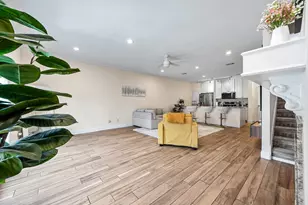 660 Wilcrest Dr, Houston, TX 77042 - Photo 3