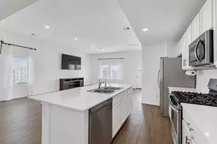 9803 Wembley Vis Ct, Baytown, TX 77521 - Photo 7