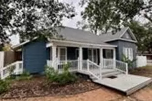 210 E Phillips St, Conroe, TX 77301 - Photo 1