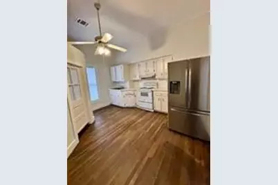 210 E Phillips Street, Conroe, TX 77301 - Photo 3